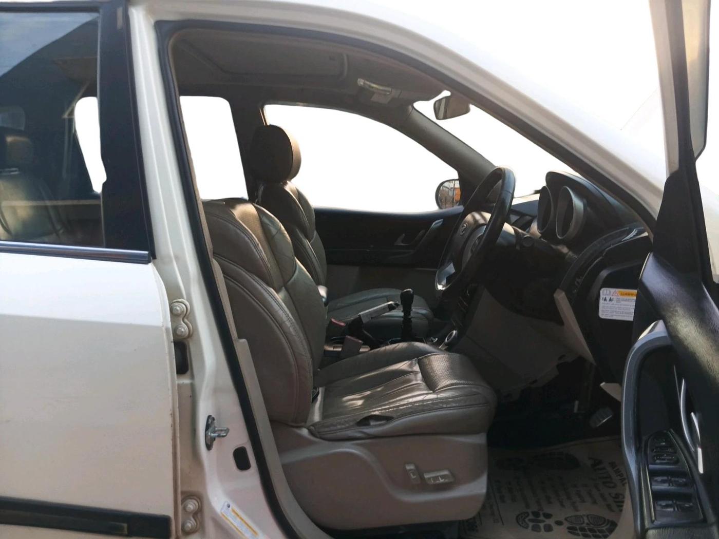 2015 Mahindra XUV500 W10, Diesel, Manual, 1,33,658 km, interior