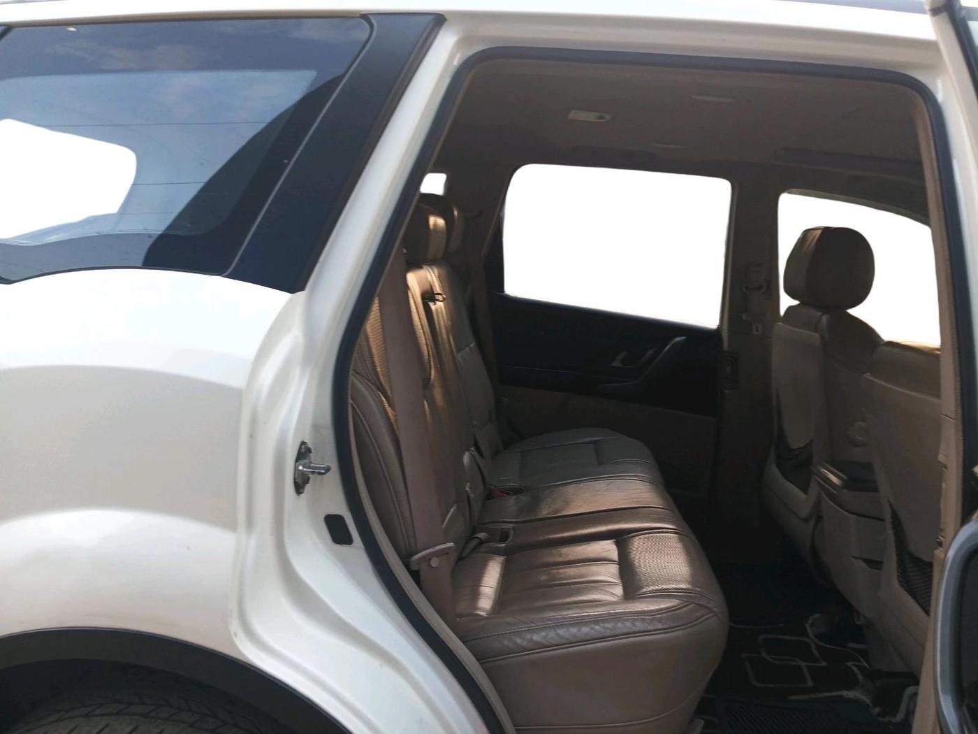 2015 Mahindra XUV500 W10, Diesel, Manual, 1,33,658 km, interior