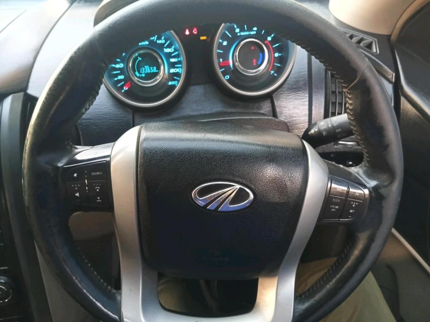 2015 Mahindra XUV500 W10, Diesel, Manual, 1,33,658 km, interior