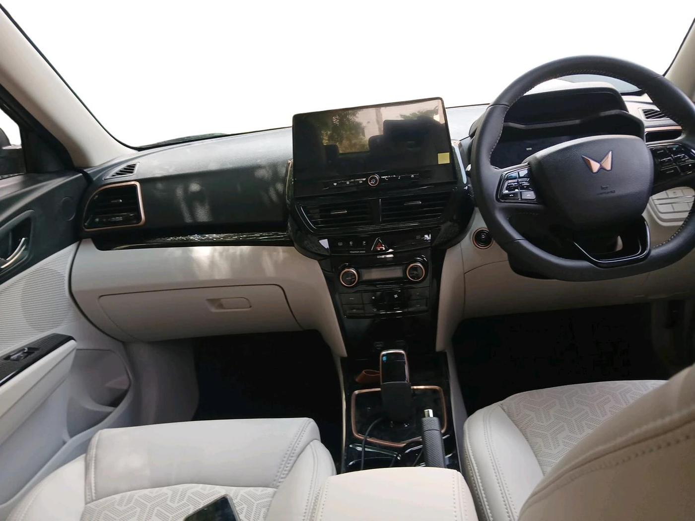 2026 Mahindra XUV400 EL 7.2 KW, Electric, Automatic, 1,423 km, interior