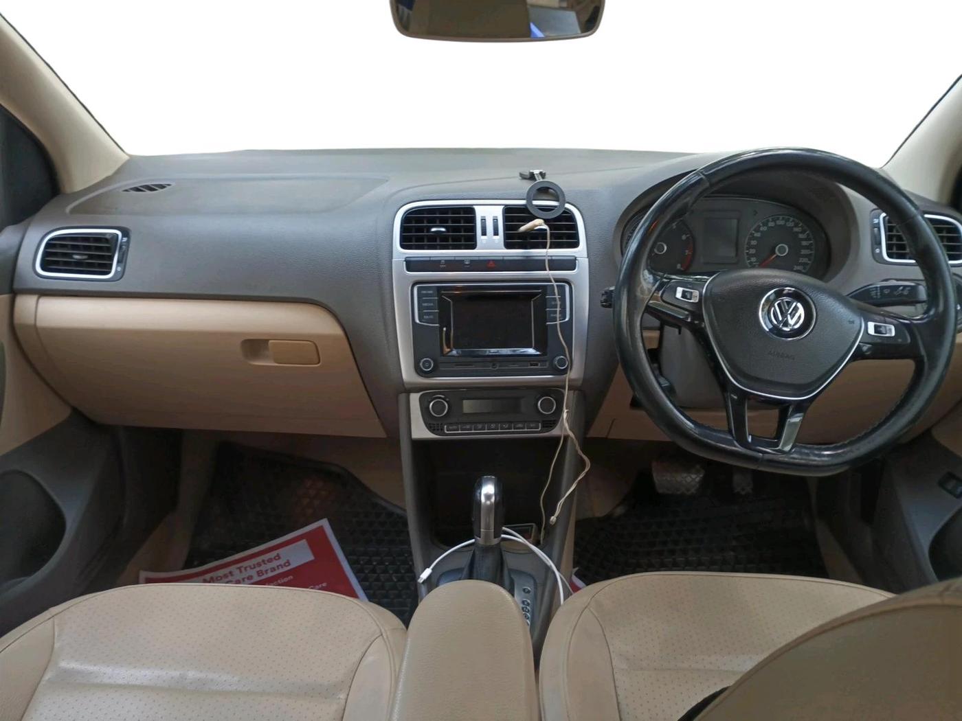 2016 Volkswagen Vento HIGHLINE PETROL AT, Petrol, Automatic, 1,65,142 km, interior