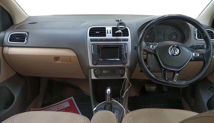 2016 Volkswagen Vento HIGHLINE PETROL AT, Petrol, Automatic, 1,65,142 km, interior