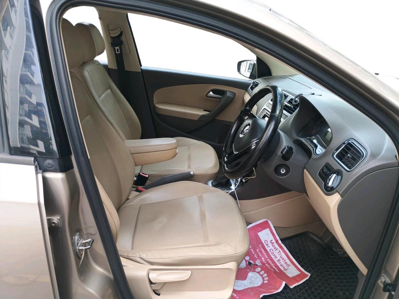 2016 Volkswagen Vento HIGHLINE PETROL AT, Petrol, Automatic, 1,65,142 km, interior