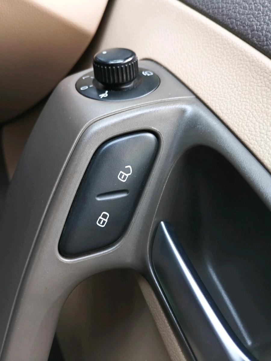 2016 Volkswagen Vento HIGHLINE PETROL AT, Petrol, Automatic, 1,65,142 km, interior
