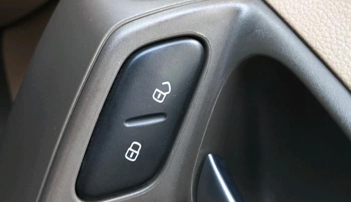 2016 Volkswagen Vento HIGHLINE PETROL AT, Petrol, Automatic, 1,65,142 km, interior