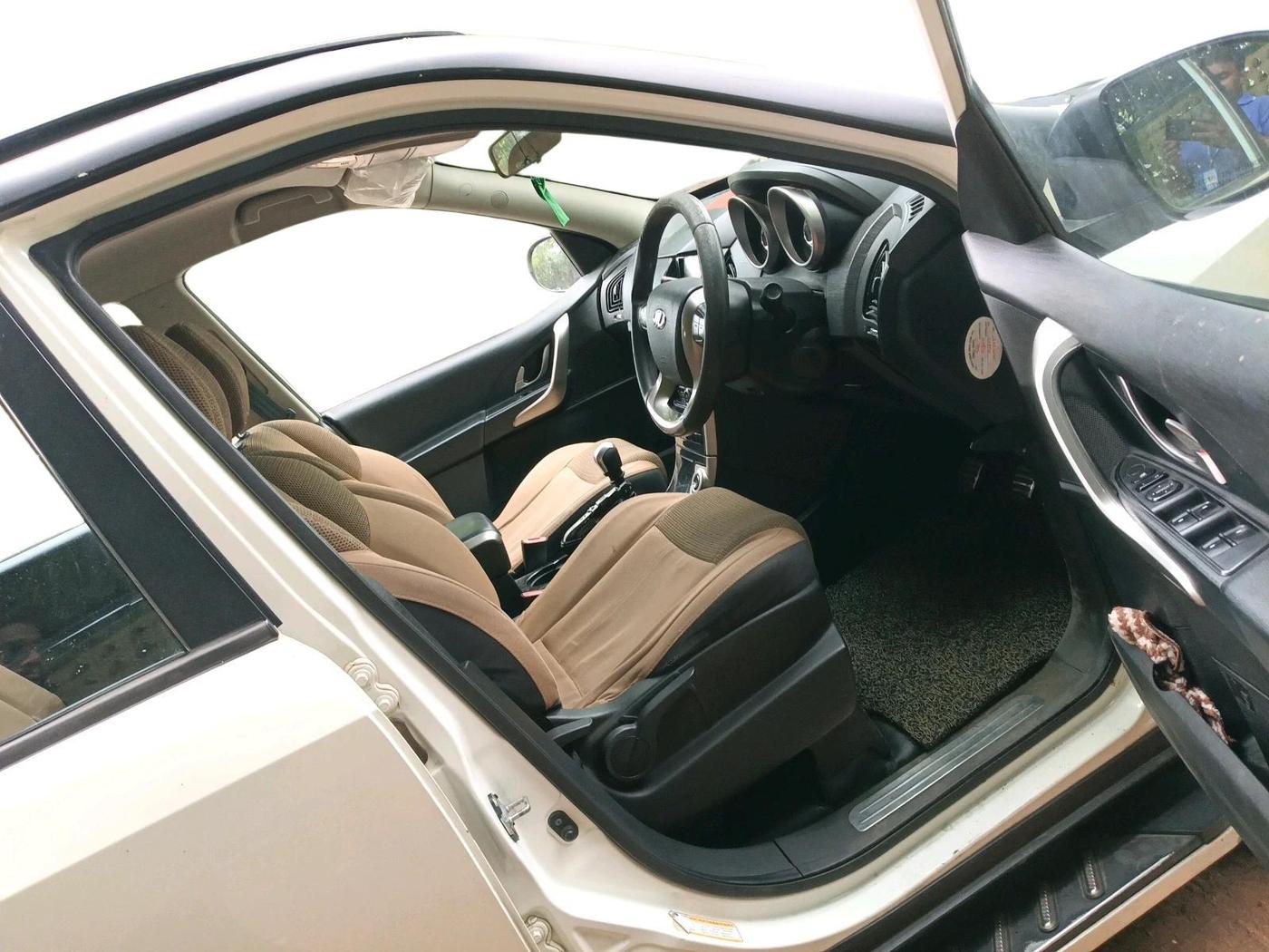 2018 Mahindra XUV500 W7, Diesel, Manual, 1,18,881 km, interior