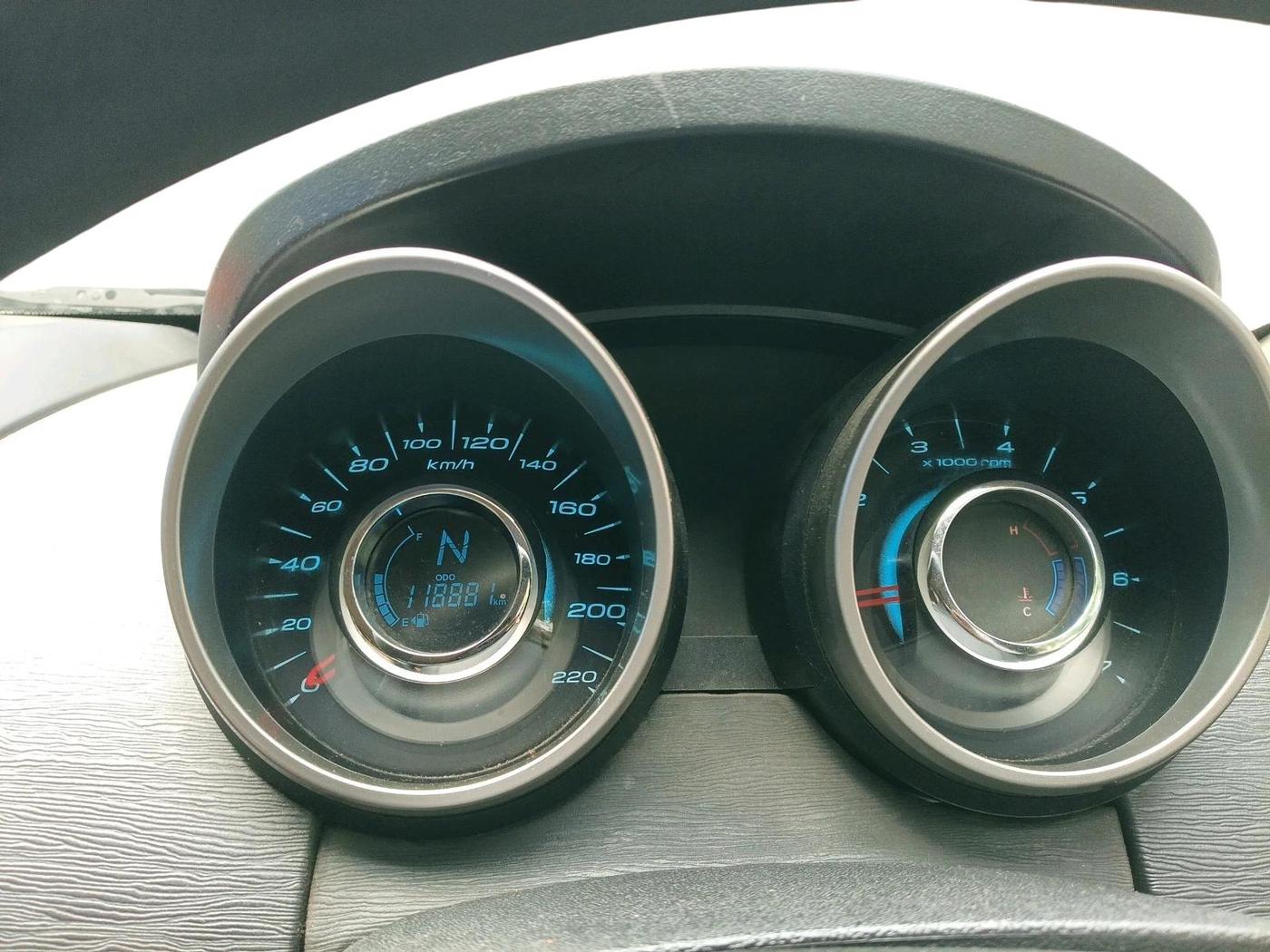 2018 Mahindra XUV500 W7, Diesel, Manual, 1,18,881 km, interior