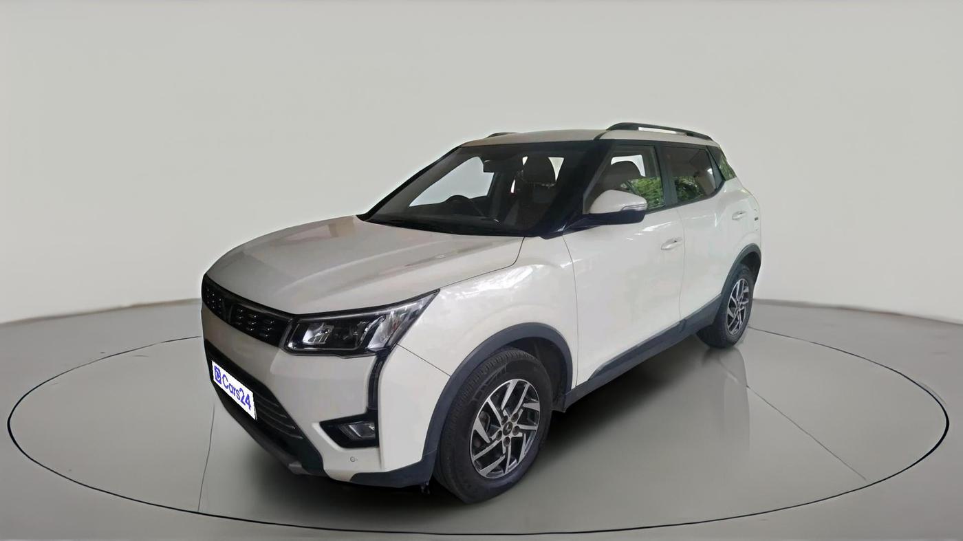 2023 Mahindra XUV300 W8 (O) 1.5 DIESEL AMT, Diesel, Automatic, 26,619 km, exterior