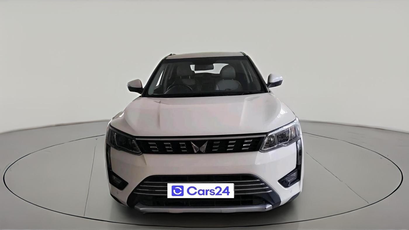 2023 Mahindra XUV300 W8 (O) 1.5 DIESEL AMT, Diesel, Automatic, 26,619 km, exterior