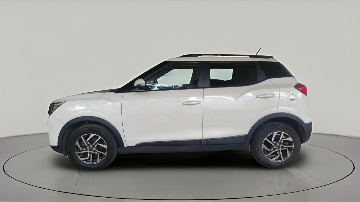 2023 Mahindra XUV300 W8 (O) 1.5 DIESEL AMT, Diesel, Automatic, 26,619 km, exterior