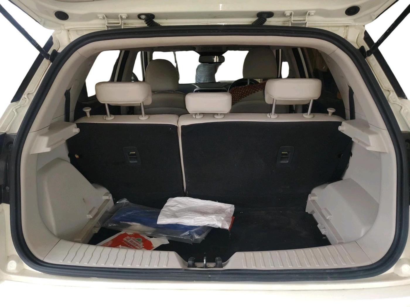2023 Mahindra XUV300 W8 (O) 1.5 DIESEL AMT, Diesel, Automatic, 26,619 km, exterior