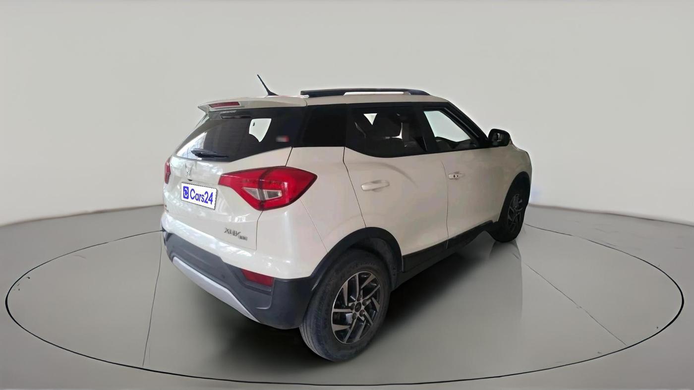 2023 Mahindra XUV300 W8 (O) 1.5 DIESEL AMT, Diesel, Automatic, 26,619 km, exterior