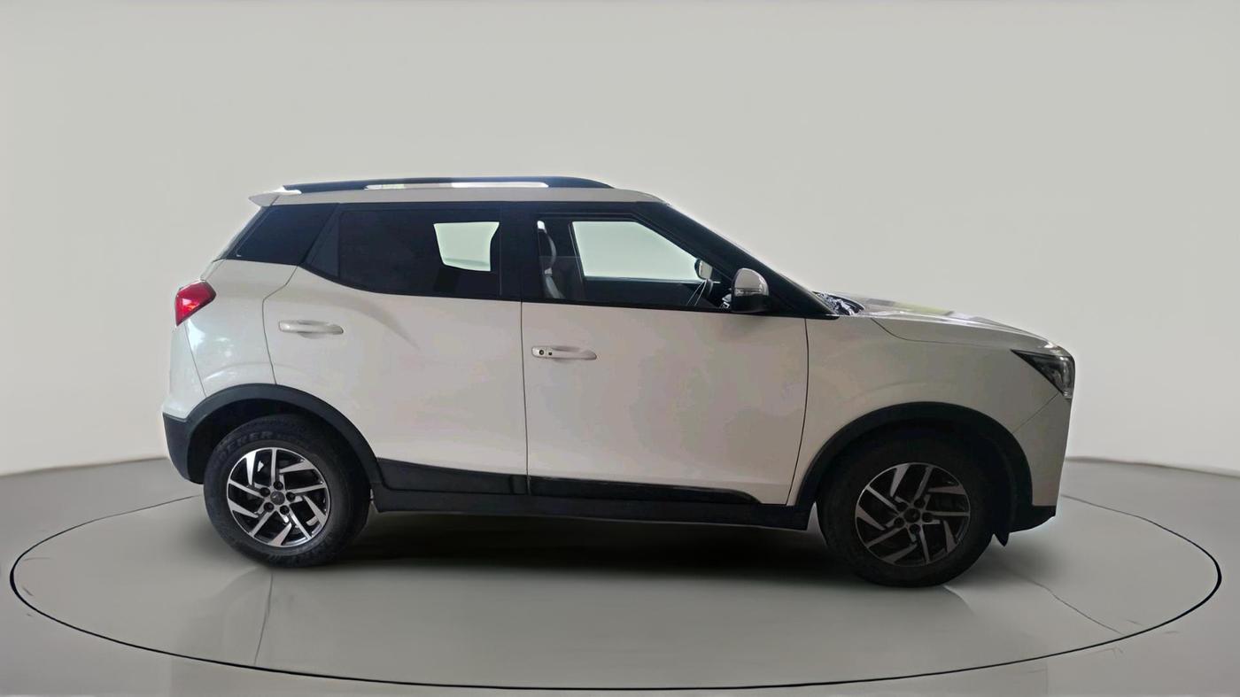 2023 Mahindra XUV300 W8 (O) 1.5 DIESEL AMT, Diesel, Automatic, 26,619 km, exterior