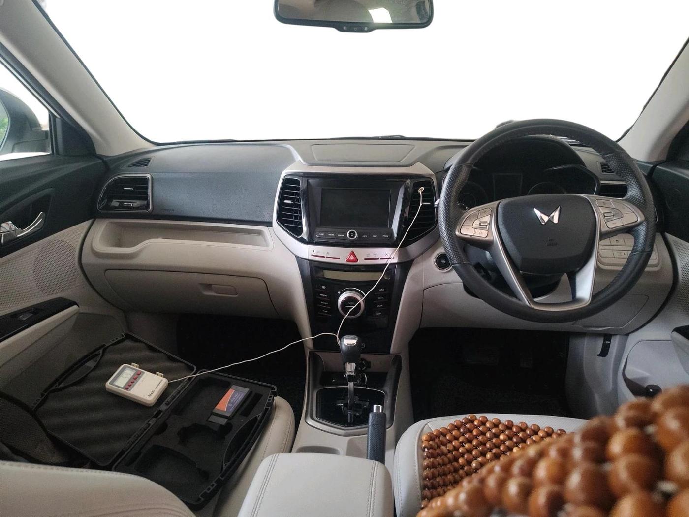 2023 Mahindra XUV300 W8 (O) 1.5 DIESEL AMT, Diesel, Automatic, 26,619 km, interior