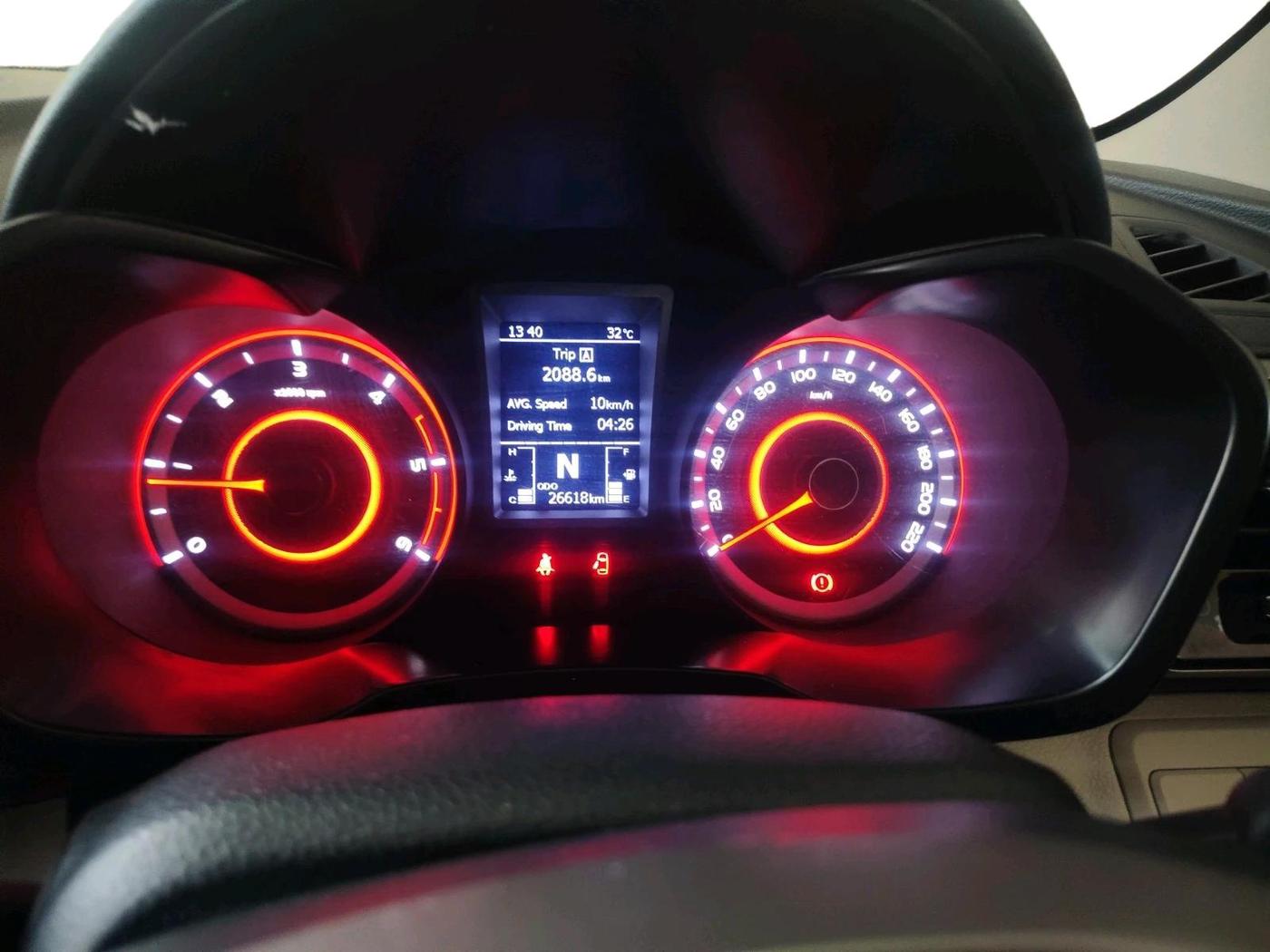 2023 Mahindra XUV300 W8 (O) 1.5 DIESEL AMT, Diesel, Automatic, 26,619 km, interior