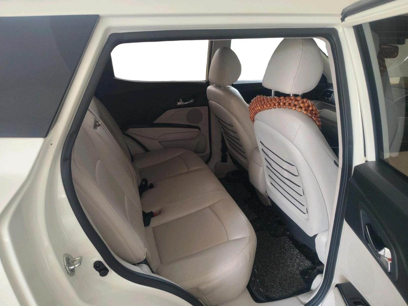 2023 Mahindra XUV300 W8 (O) 1.5 DIESEL AMT, Diesel, Automatic, 26,619 km, interior