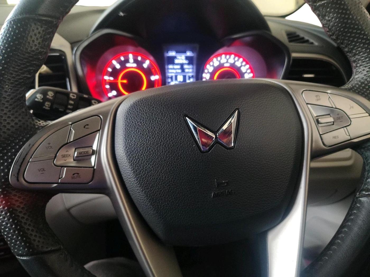 2023 Mahindra XUV300 W8 (O) 1.5 DIESEL AMT, Diesel, Automatic, 26,619 km, interior