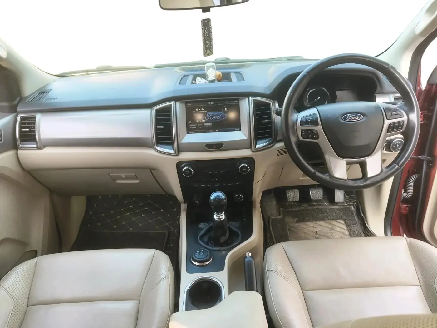 2016 Ford Endeavour TREND 2.2 4X4 MT, Diesel, Manual, 82,500 km, interior