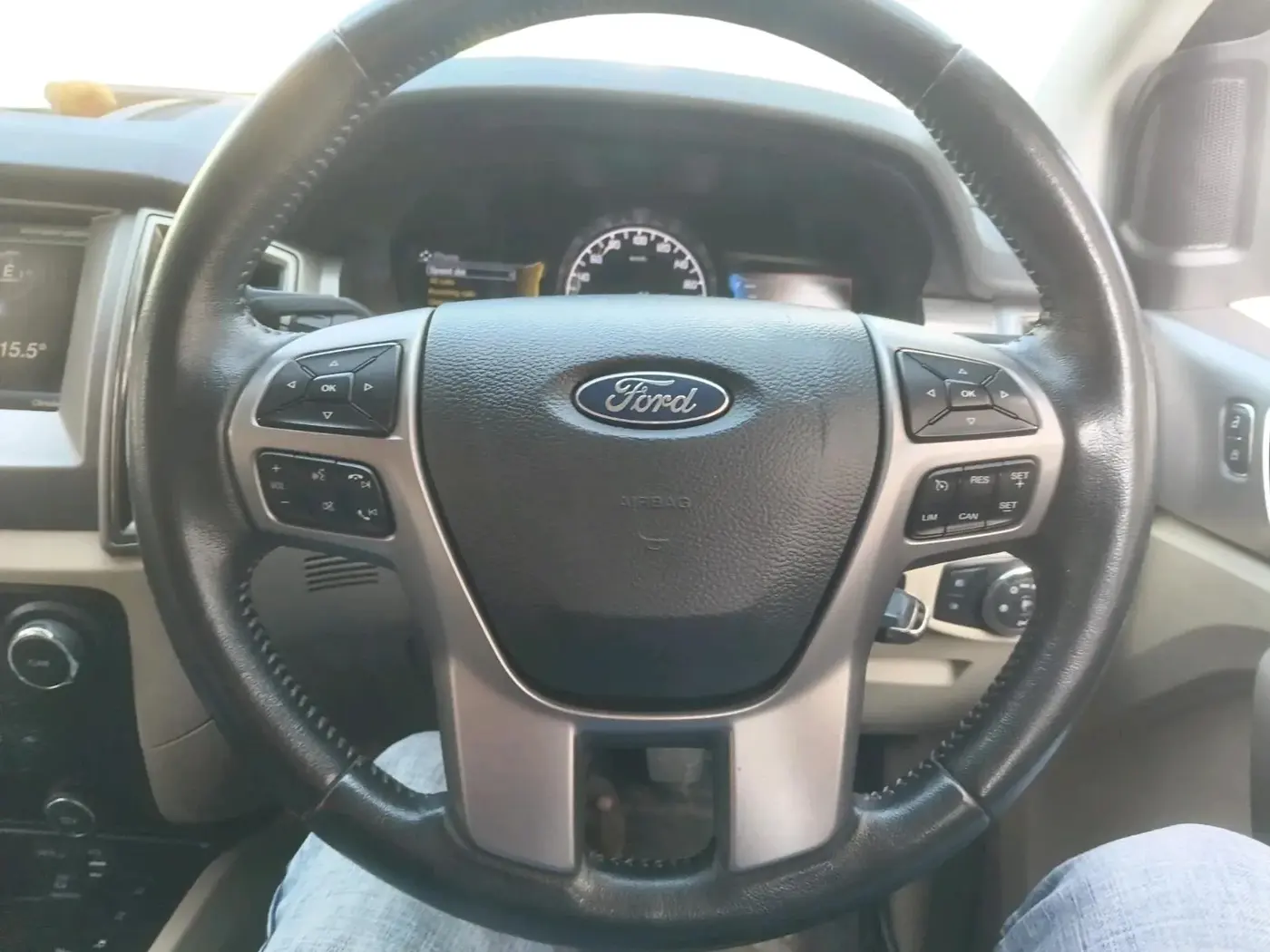 2016 Ford Endeavour TREND 2.2 4X4 MT, Diesel, Manual, 82,500 km, interior