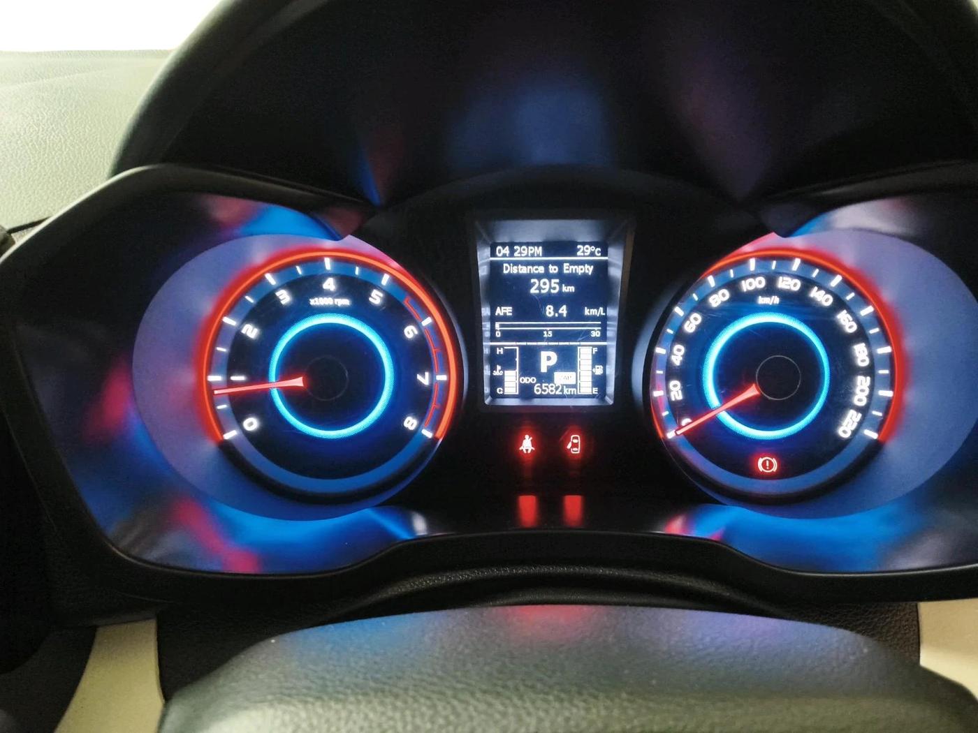 2025 Mahindra XUV 3XO MX2 Pro 1.2 L TCMPFI AT, Petrol, Automatic, 6,582 km, interior