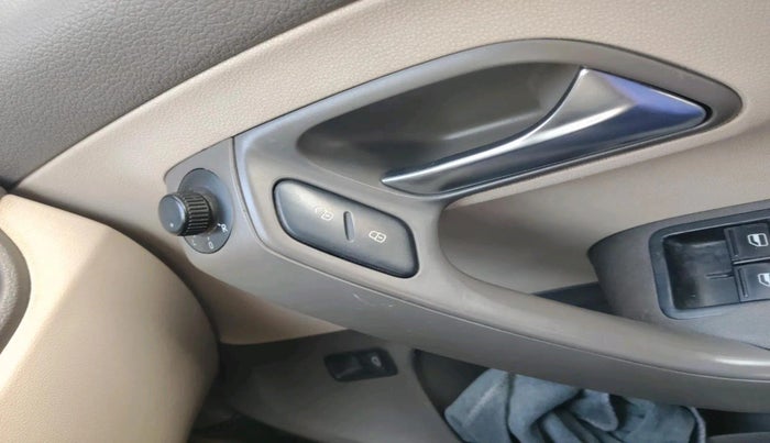 2011 Volkswagen Vento HIGHLINE DIESEL 1.6, Diesel, Manual, 1,35,441 km, interior