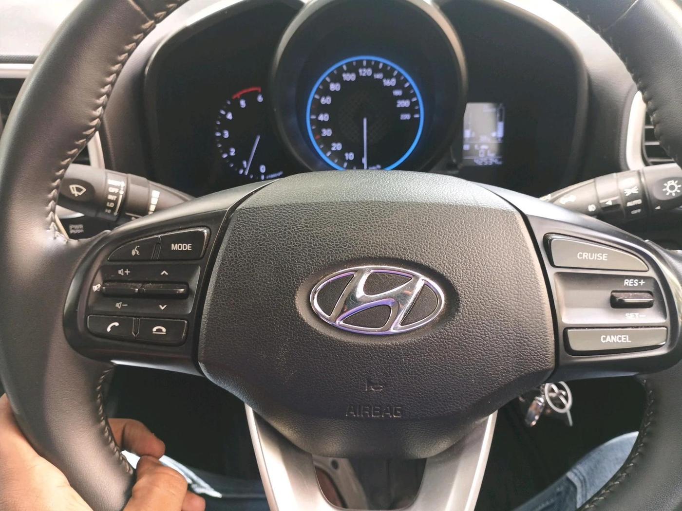 2022 Hyundai VENUE SX 1.5 CRDI, Diesel, Manual, 42,536 km, interior