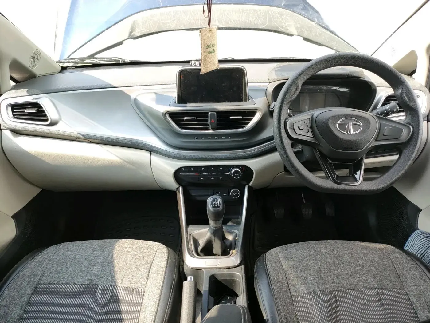 2024 Tata ALTROZ XZ CNG, CNG, Manual, 15,388 km, interior