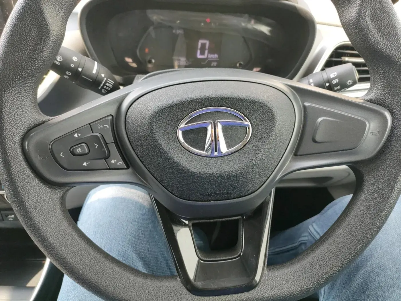 2024 Tata ALTROZ XZ CNG, CNG, Manual, 15,388 km, interior