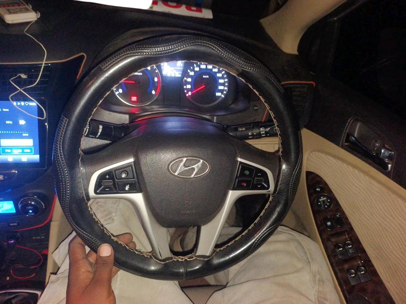 2014 Hyundai Verna FLUIDIC 1.6 CRDI SX, Diesel, Manual, 1,07,510 km, interior