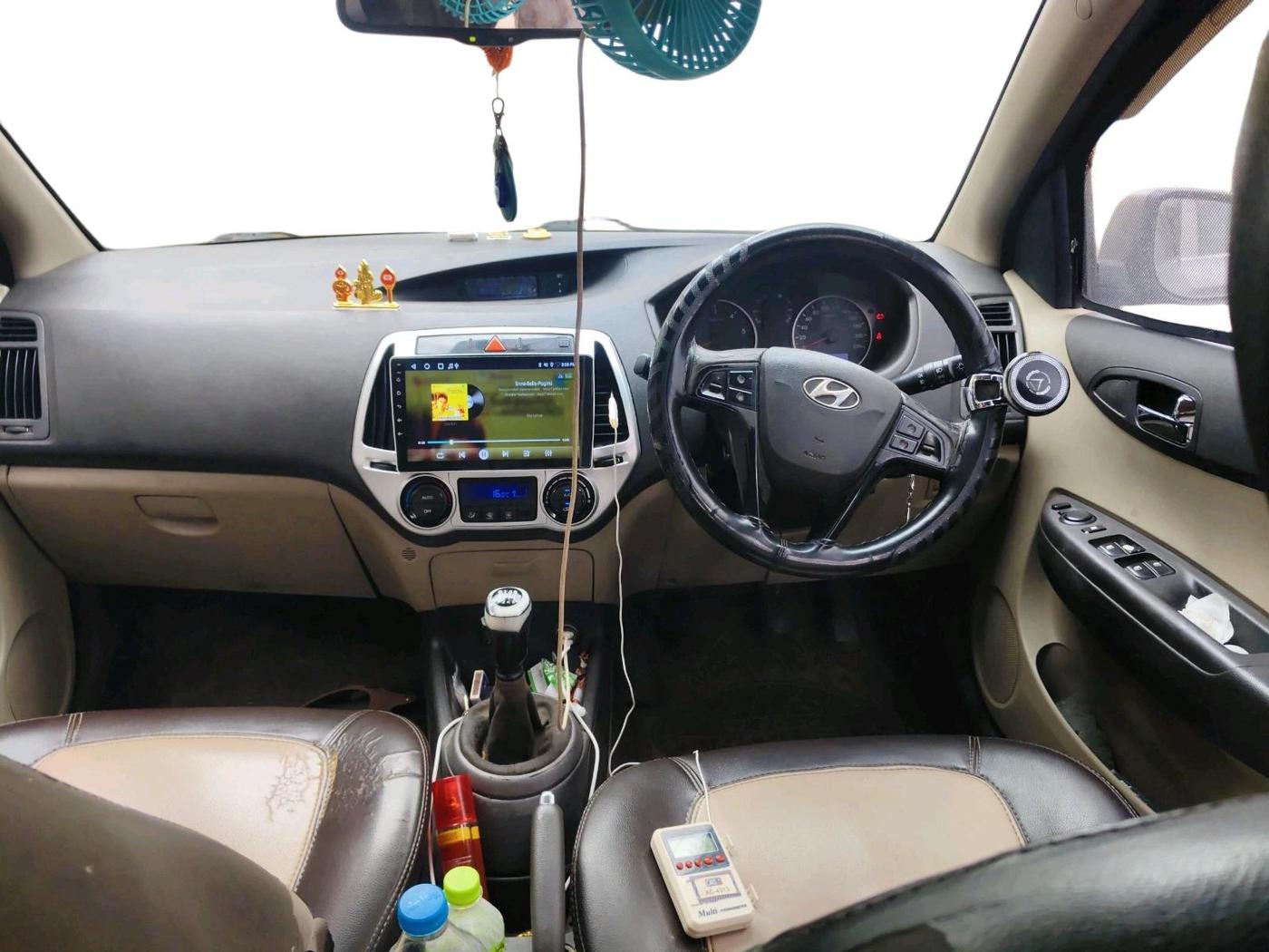 2013 Hyundai i20 SPORTZ 1.4 CRDI, Diesel, Manual, 2,28,487 km, interior