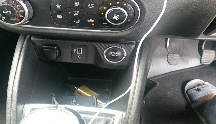 2019 Nissan Kicks XV PREMIUM O DUAL TONE DIESEL, Diesel, Manual, 66,102 km, interior