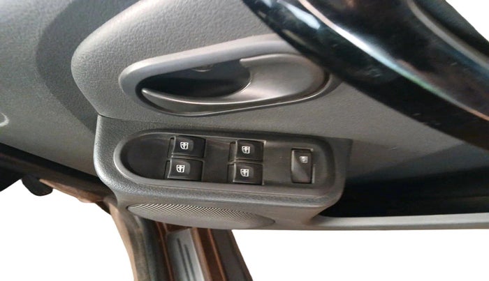 2014 Renault Duster 85 PS RXL DIESEL, Diesel, Manual, 1,03,799 km, interior