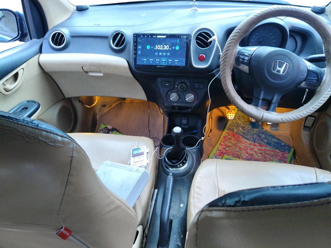2014 Honda Mobilio 1.5L I-DTEC V, Diesel, Manual, 1,95,009 km, interior