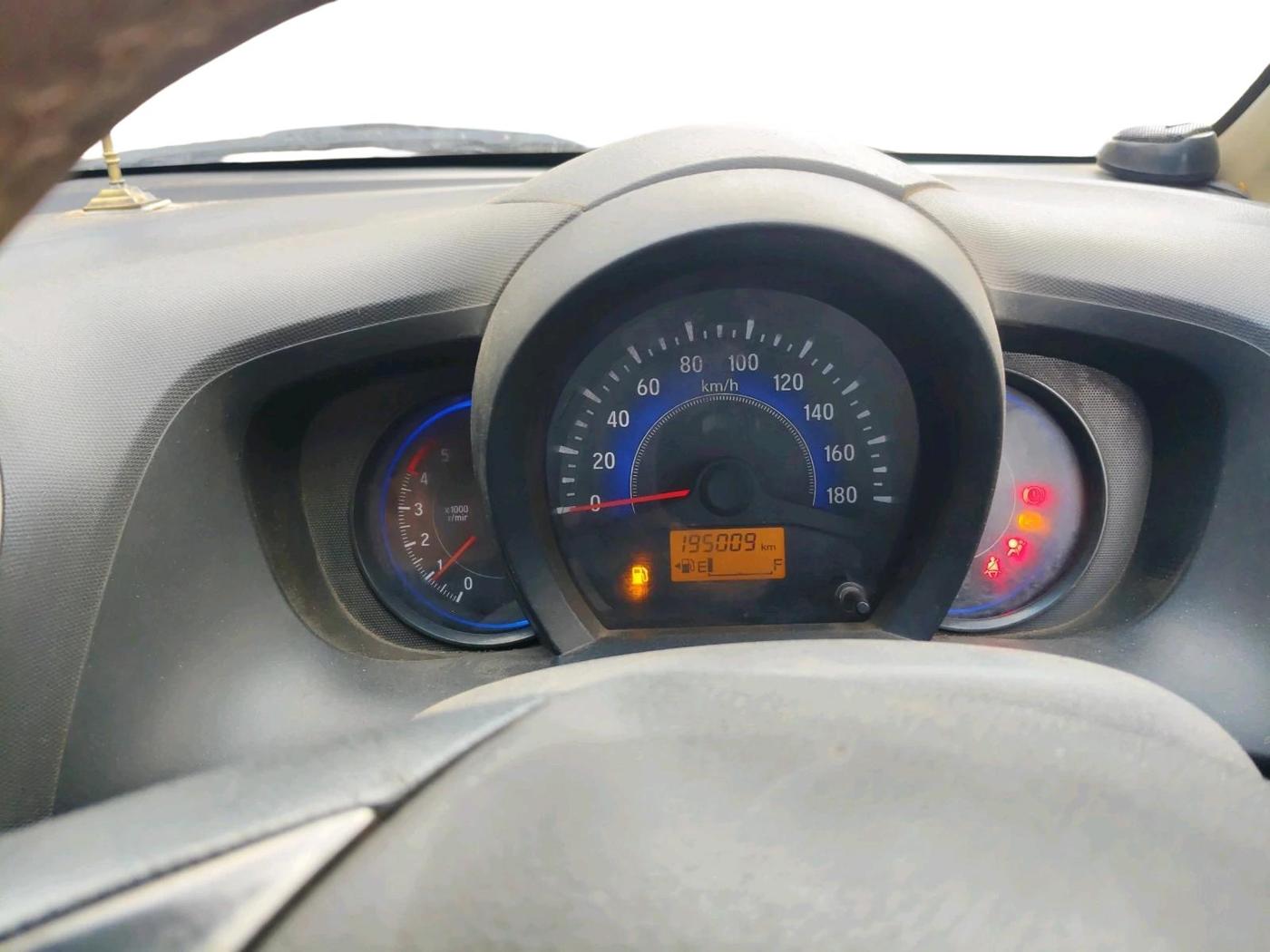 2014 Honda Mobilio 1.5L I-DTEC V, Diesel, Manual, 1,95,009 km, interior