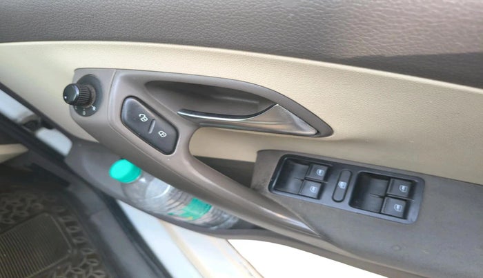 2011 Volkswagen Vento TRENDLINE DIESEL 1.6, Diesel, Manual, 1,71,602 km, interior