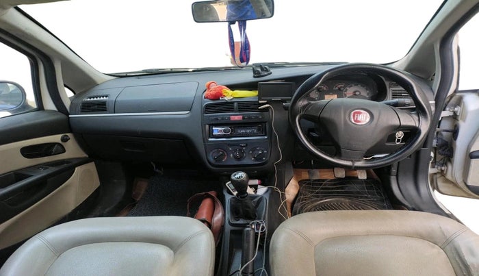 2014 Fiat Linea ACTIVE 1.4 L TJET, Petrol, Manual, 1,17,094 km, interior