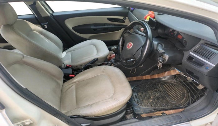 2014 Fiat Linea ACTIVE 1.4 L TJET, Petrol, Manual, 1,17,094 km, interior