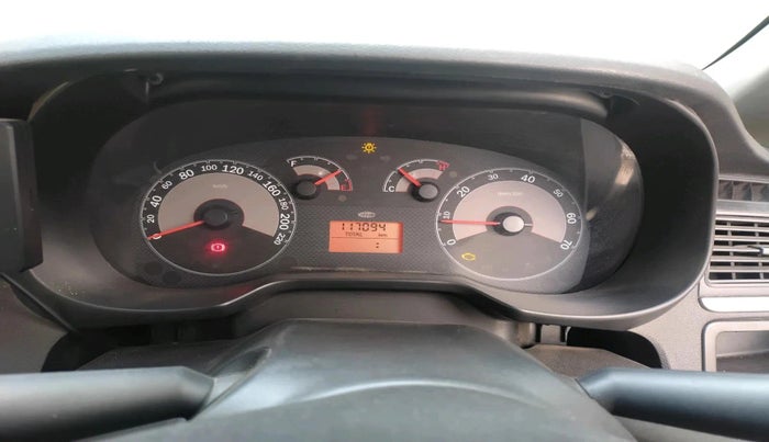 2014 Fiat Linea ACTIVE 1.4 L TJET, Petrol, Manual, 1,17,094 km, interior