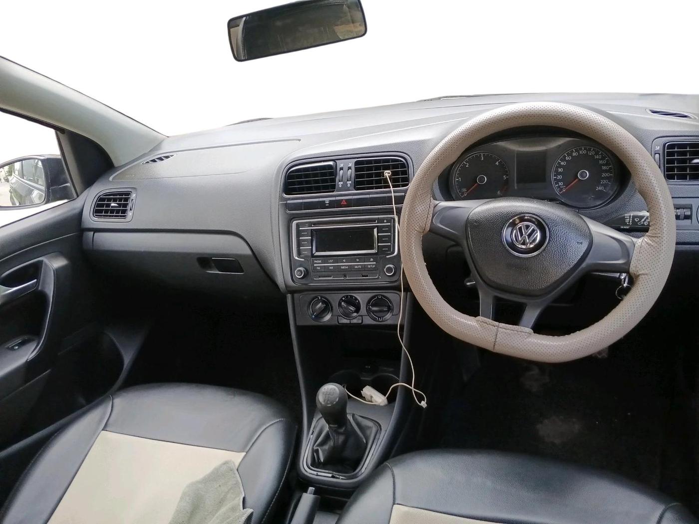 2017 Volkswagen Polo COMFORTLINE 1.5L, Diesel, Manual, 1,41,185 km, interior