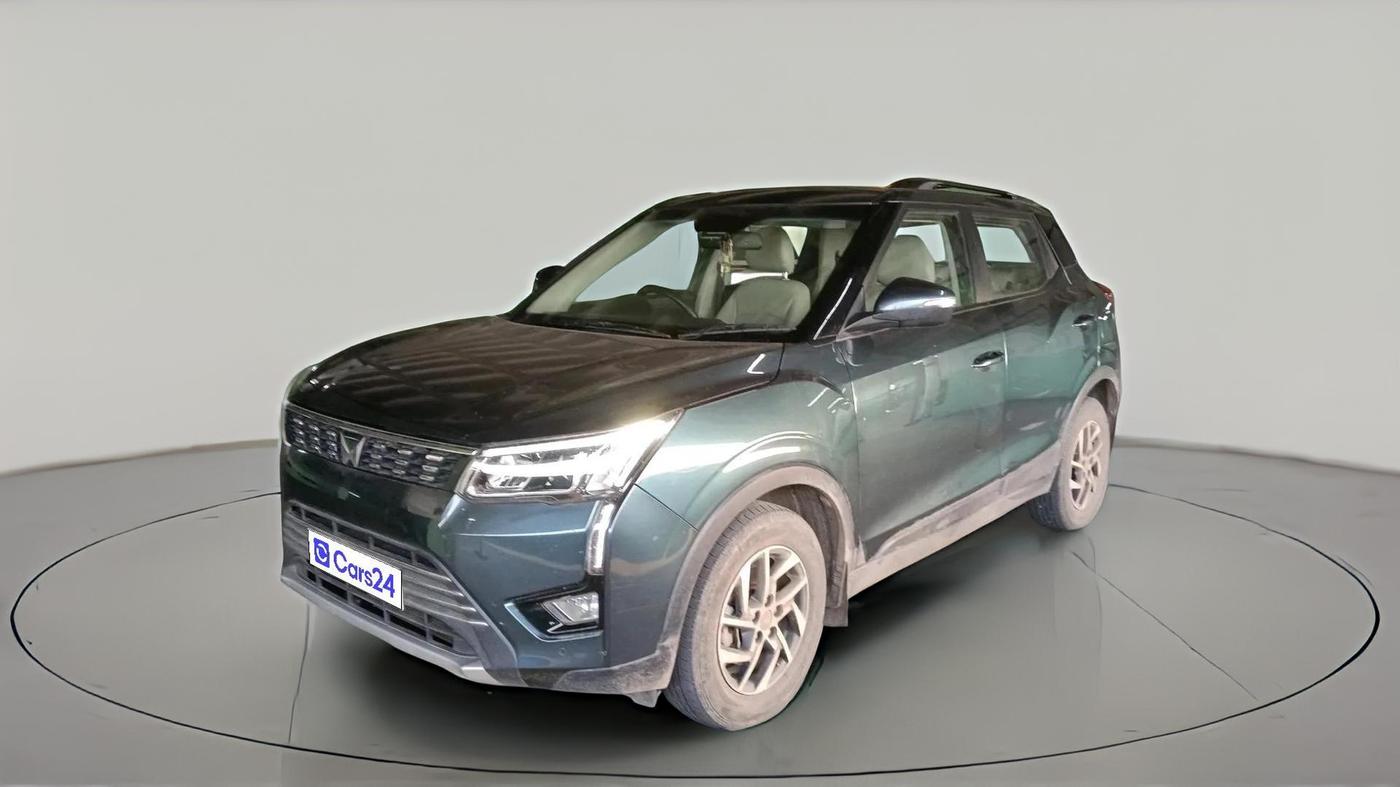 2024 Mahindra XUV300 W8 (O) 1.2 PETROL AMT, Petrol, Automatic, 23,082 km, exterior