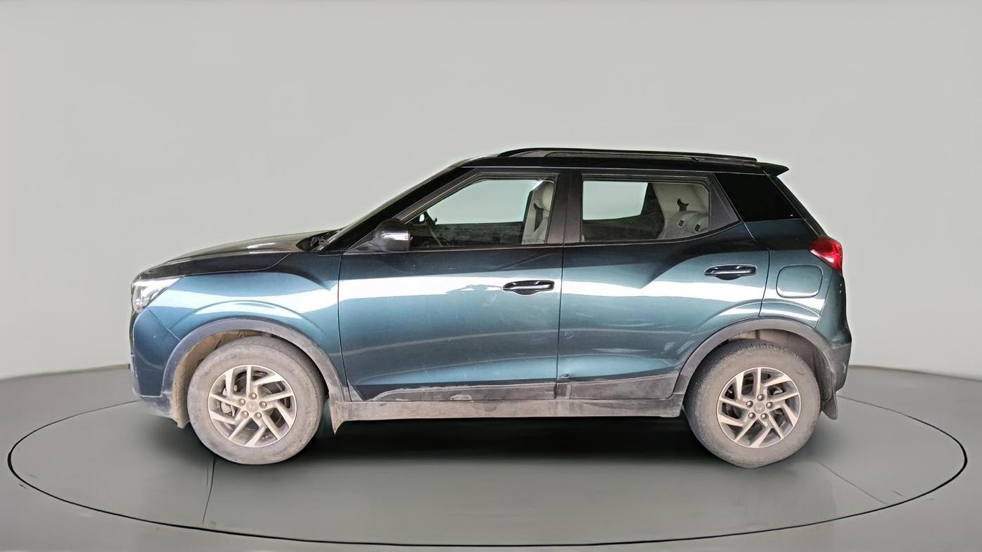 2024 Mahindra XUV300 W8 (O) 1.2 PETROL AMT, Petrol, Automatic, 23,082 km, exterior