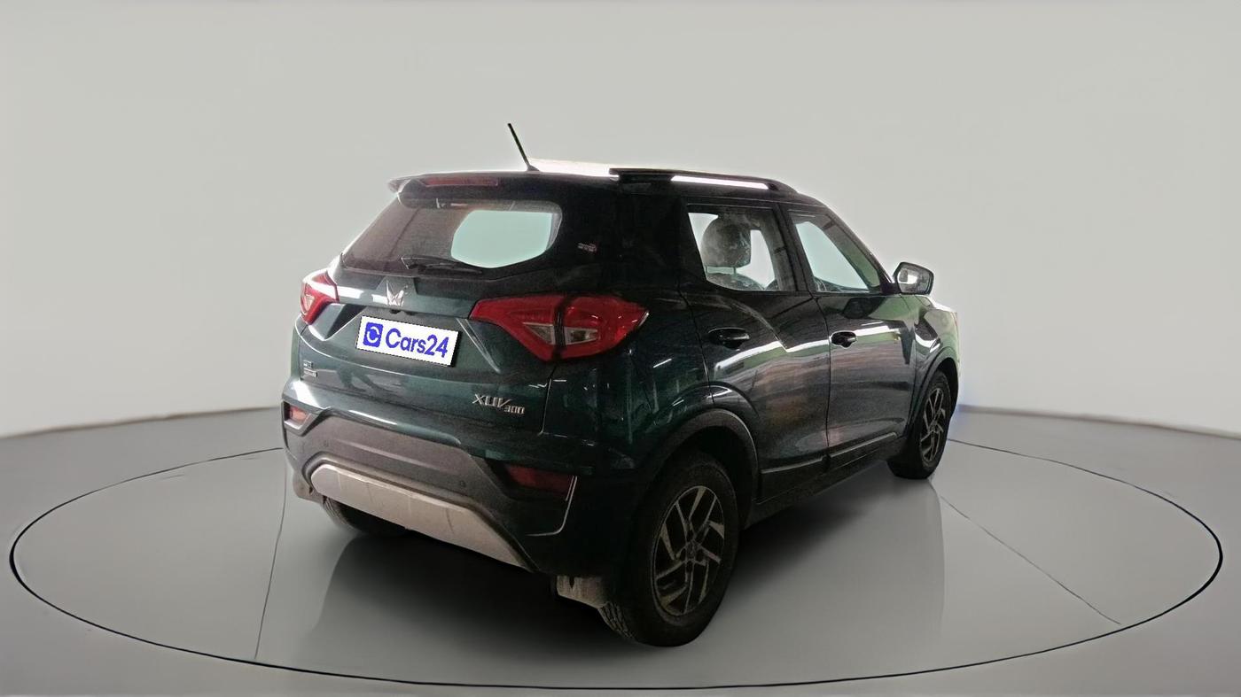 2024 Mahindra XUV300 W8 (O) 1.2 PETROL AMT, Petrol, Automatic, 23,082 km, exterior