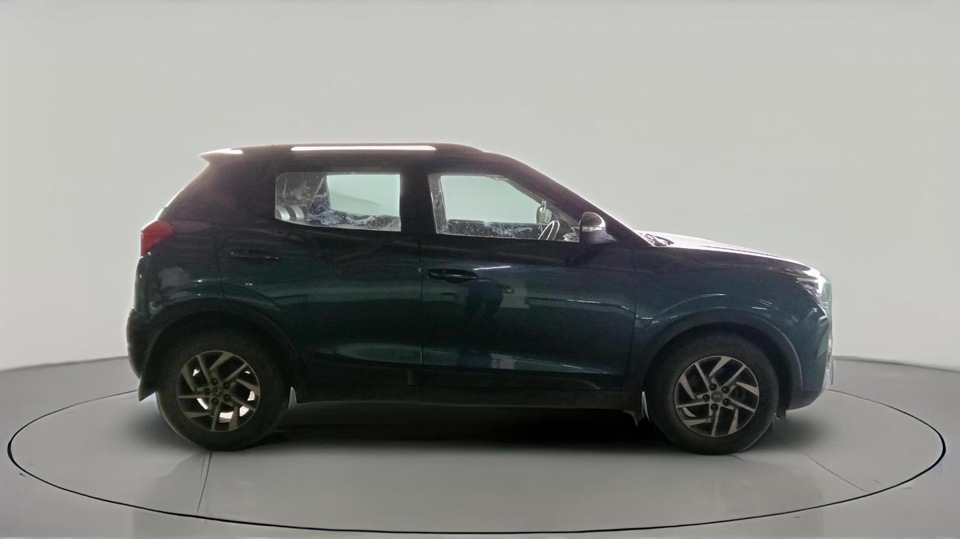 2024 Mahindra XUV300 W8 (O) 1.2 PETROL AMT, Petrol, Automatic, 23,082 km, exterior