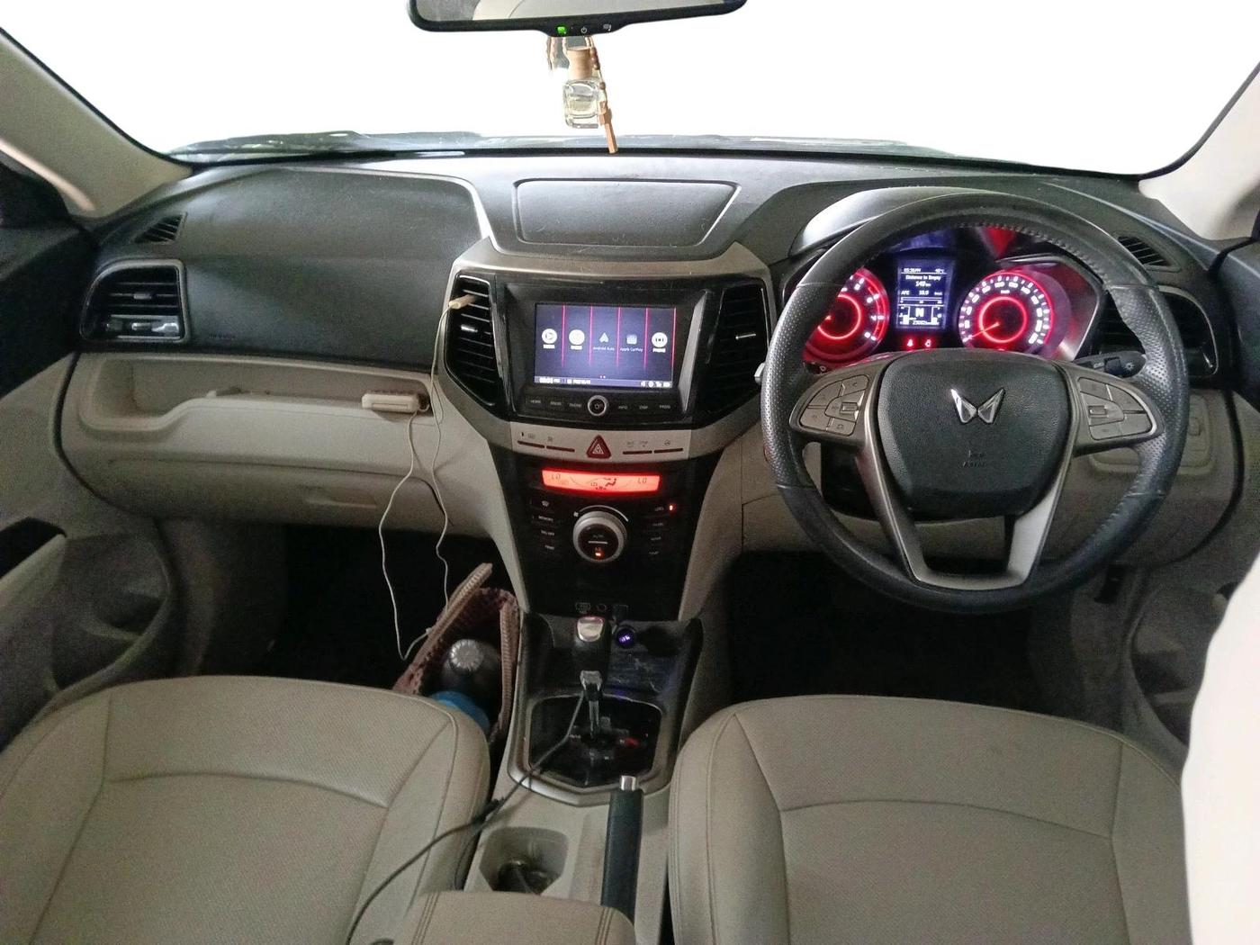 2024 Mahindra XUV300 W8 (O) 1.2 PETROL AMT, Petrol, Automatic, 23,082 km, interior