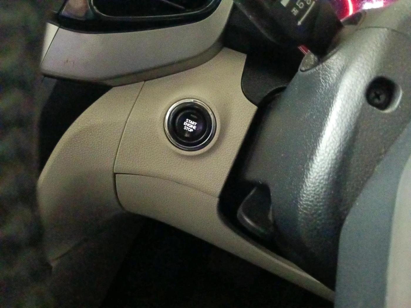 2024 Mahindra XUV300 W8 (O) 1.2 PETROL AMT, Petrol, Automatic, 23,082 km, interior
