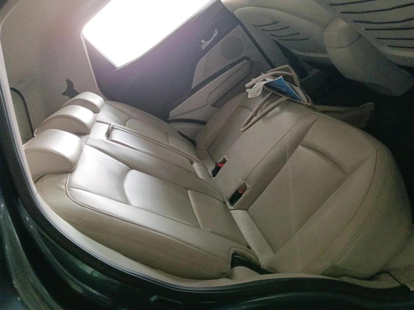 2024 Mahindra XUV300 W8 (O) 1.2 PETROL AMT, Petrol, Automatic, 23,082 km, interior