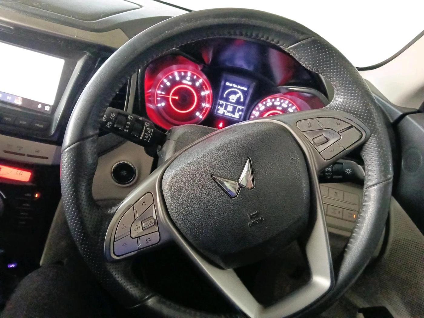 2024 Mahindra XUV300 W8 (O) 1.2 PETROL AMT, Petrol, Automatic, 23,082 km, interior