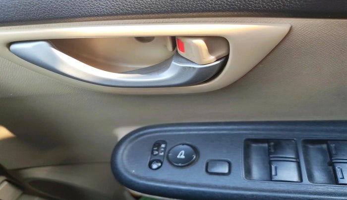 2015 Honda Amaze 1.2L I-VTEC VX, Petrol, Manual, 82,380 km, interior