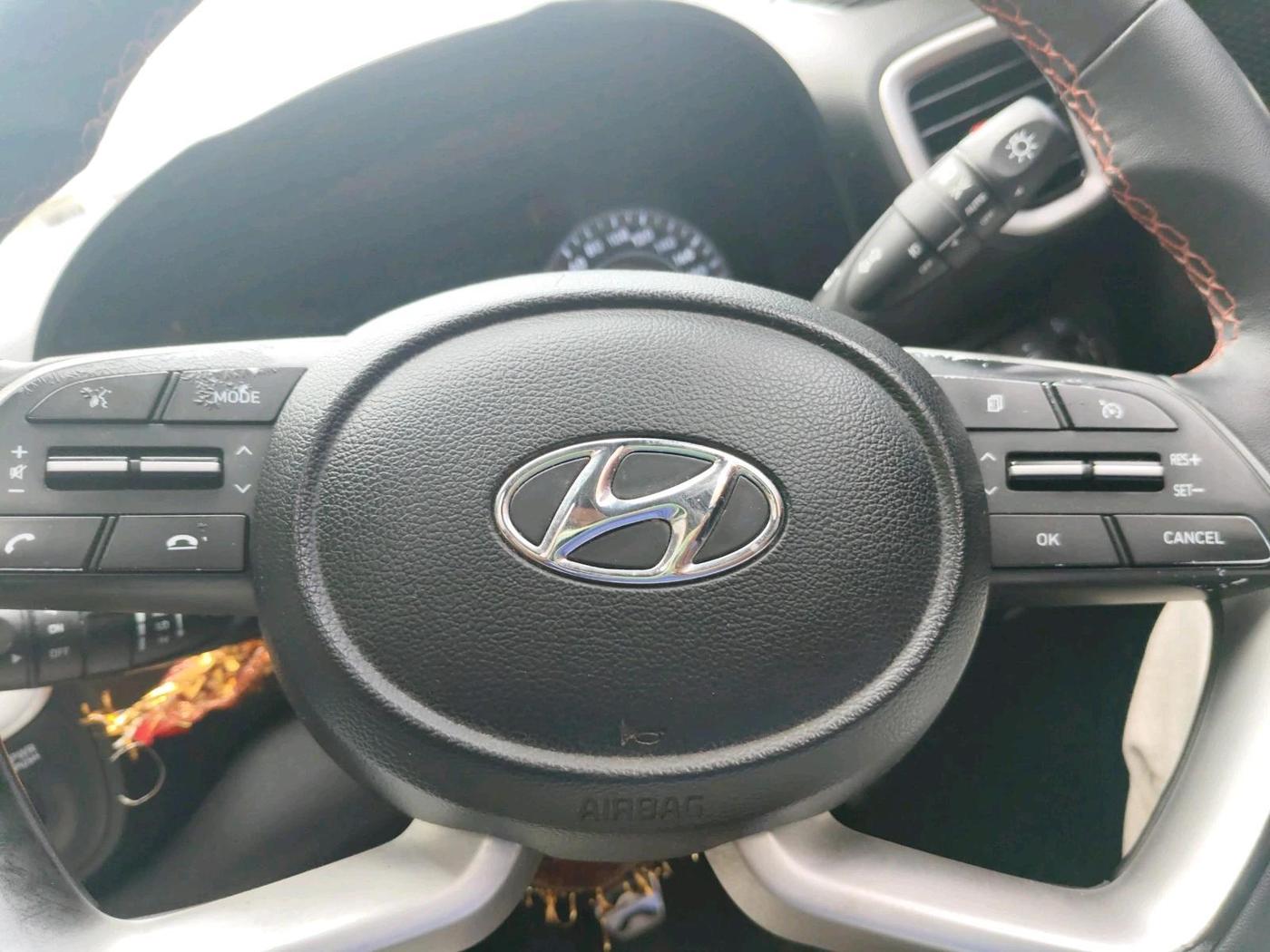 2022 Hyundai VENUE SX 1.5 (O) CRDI DUAL TONE, Diesel, Manual, 86,161 km, interior