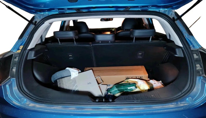 2023 Mahindra XUV400 EL 7.2 KW, Electric, Automatic, 31,476 km, exterior